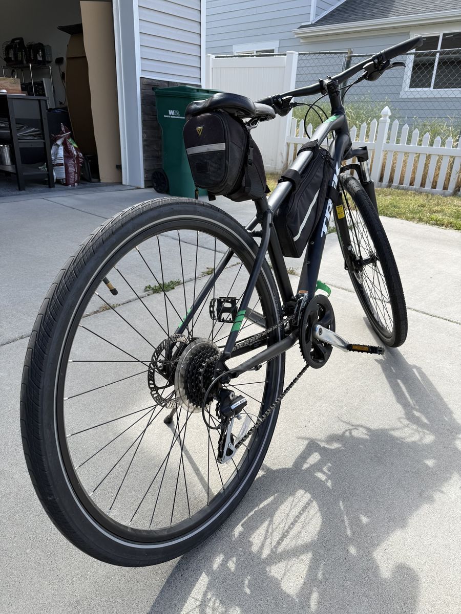 2019 Trek Dual Sport 2 Hybrid Bike – [SIZE] – Upgraded Tires + Tannus Liners – $425 OBO