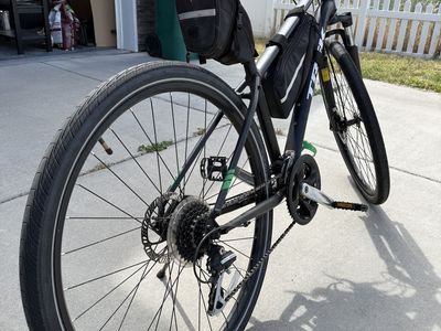 2019 Trek Dual Sport 2 Hybrid Bike – 17.5” – Upgraded Tires + Tannus Liners – $400 OBO