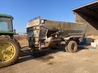 EZ Mix 598 Mixer Wagon