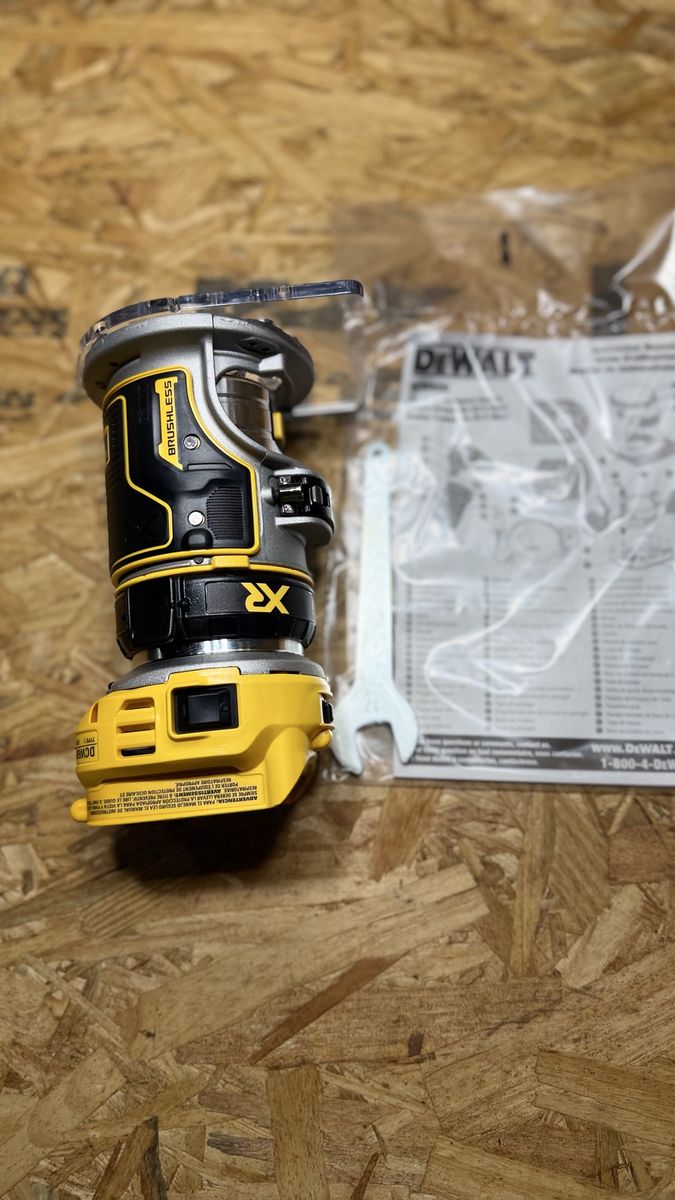 20v router Dewalt