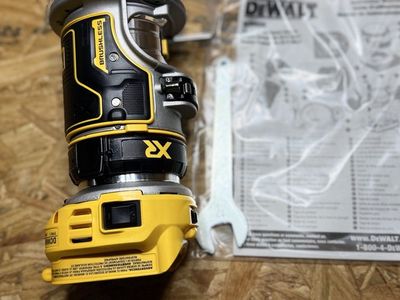 20v router Dewalt