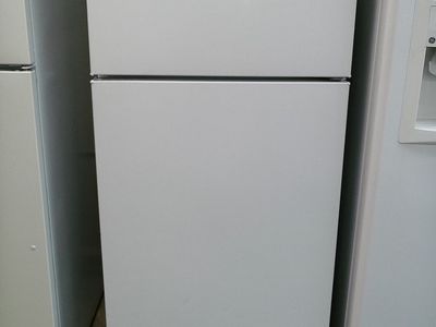 15 cf Refrigerator~28 Inch Wide~90 Day Guarantee