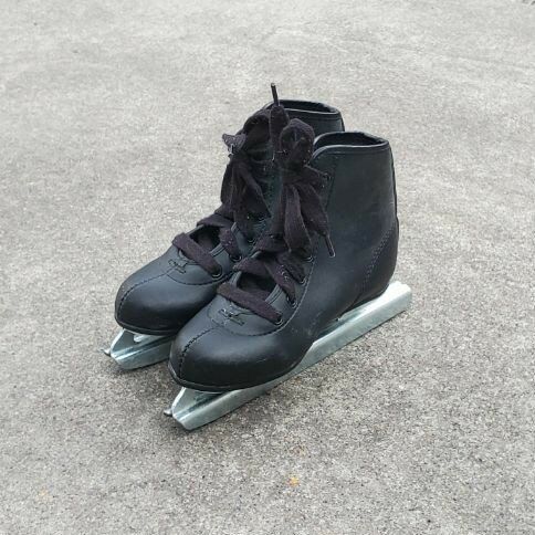 Kids JR Size 12 CCM Double Blade Figure Ice Skates