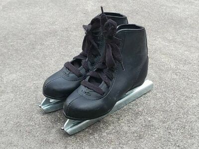 Kids JR Size 12 CCM Double Blade Figure Ice Skates