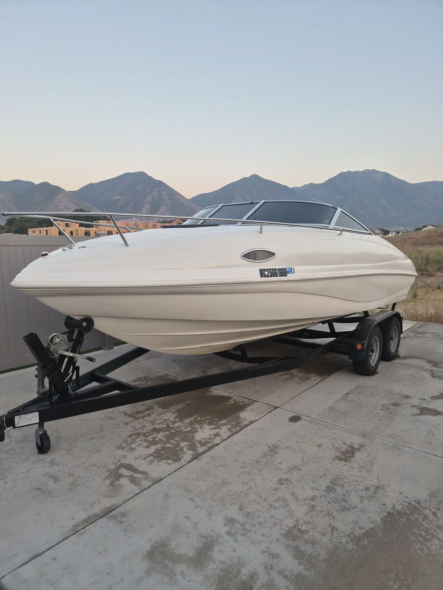  1999 Rinker Captiva 212