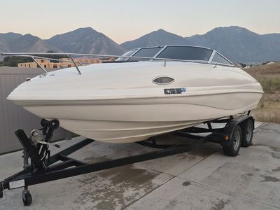 1999 Rinker Captiva 212
