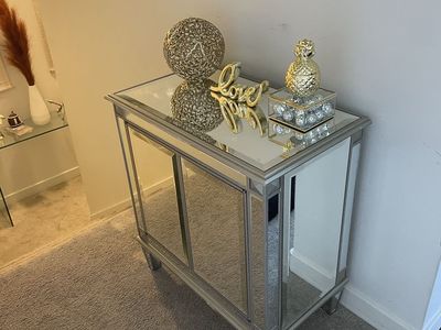 Mirrored accent table with 2 doors