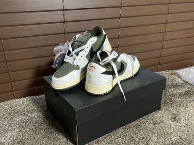 FAKE - Travis Scott’s size 5.5 men