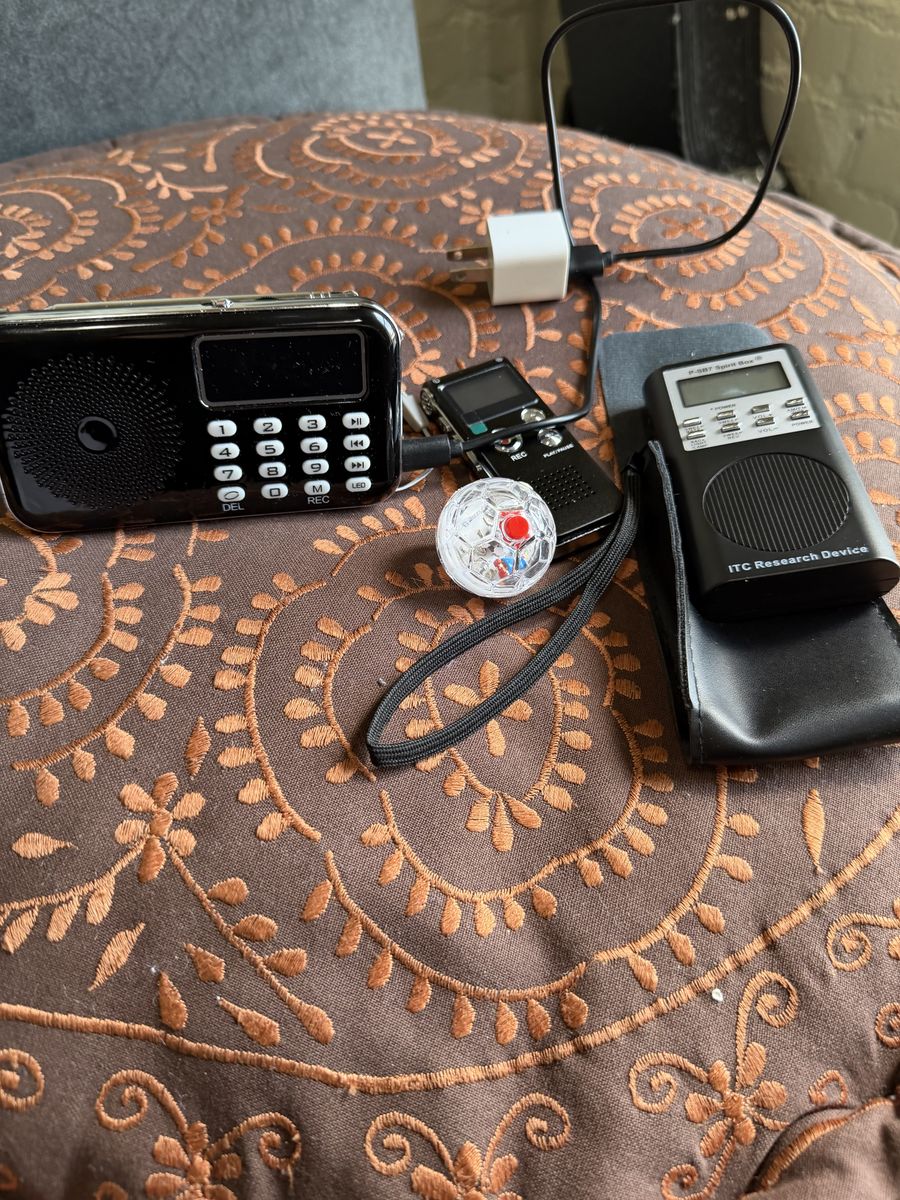 “ GHOST HUNTER “P-SB7 Spirit Box & ITC Research Device Ghost Hunting Equipment & Digital Voice Recorder
