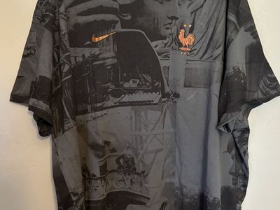 Nike FFF French Football Statue of Liberty Graphic T-Shirt Gray XXL