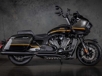 2026 Indian Motorcycle® Challenger® Dark Horse® 112 w/PowerBand Audio Black Crystal w/Black Metalli