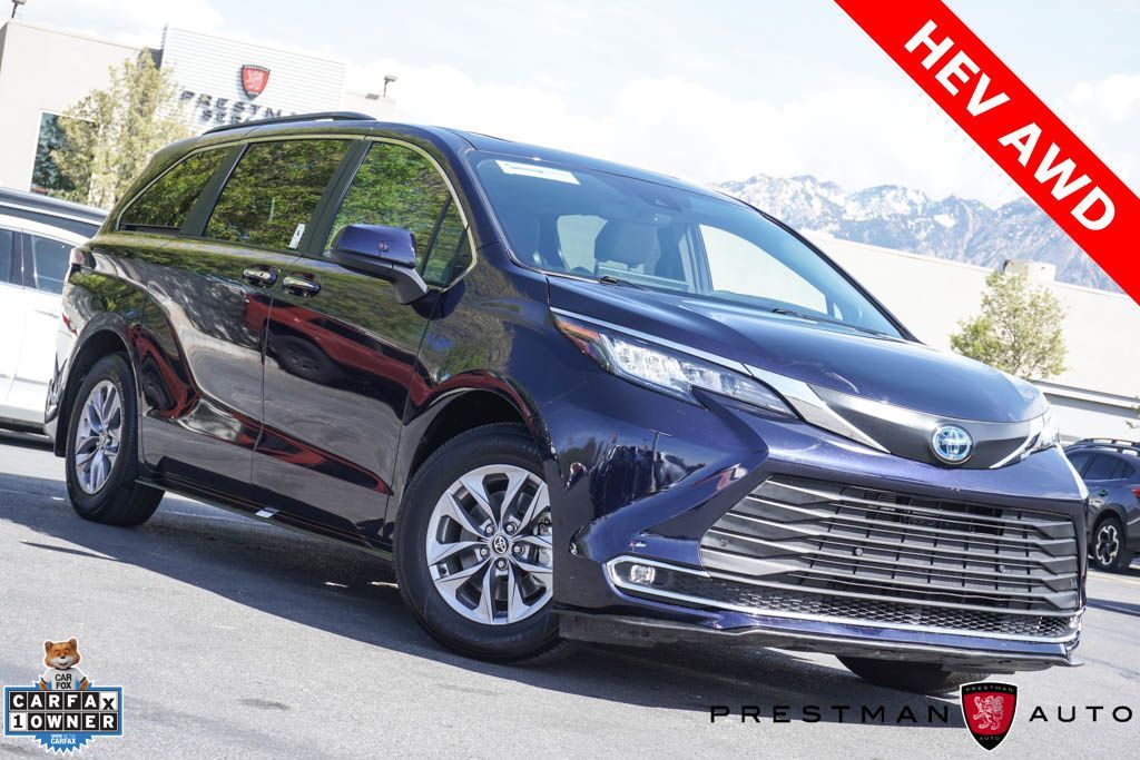 2025 Toyota Sienna XLE 7-Passenger