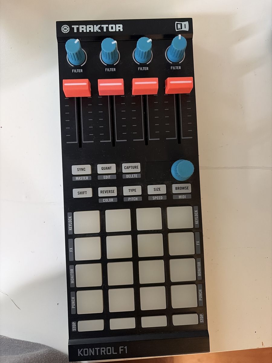 Traktor Kontrol F1