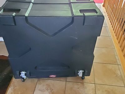 SKB 2x12 Amp transport case