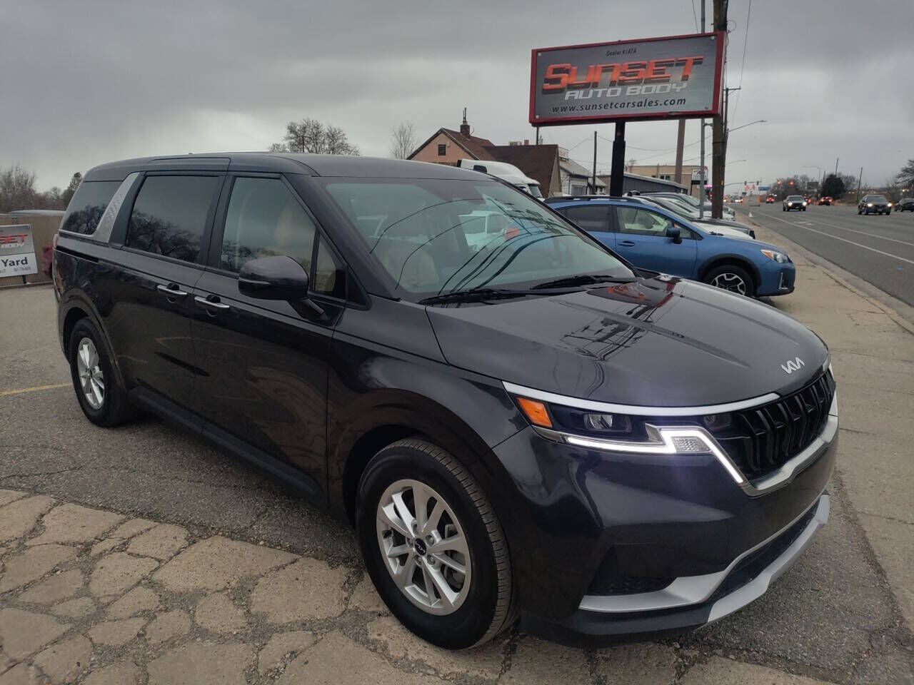 2024 Kia Carnival LX