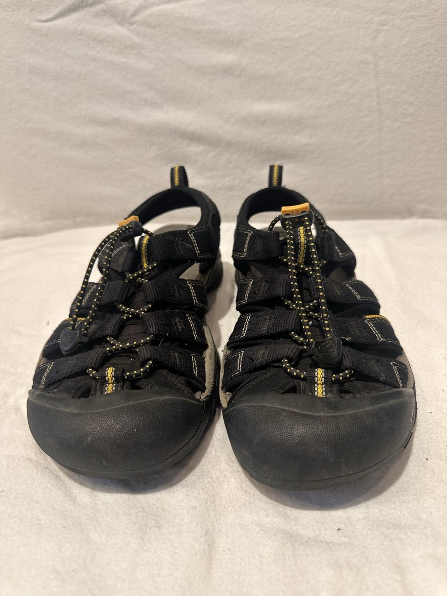 Keen men’s size 7.5 black waterproof, hiking sandals