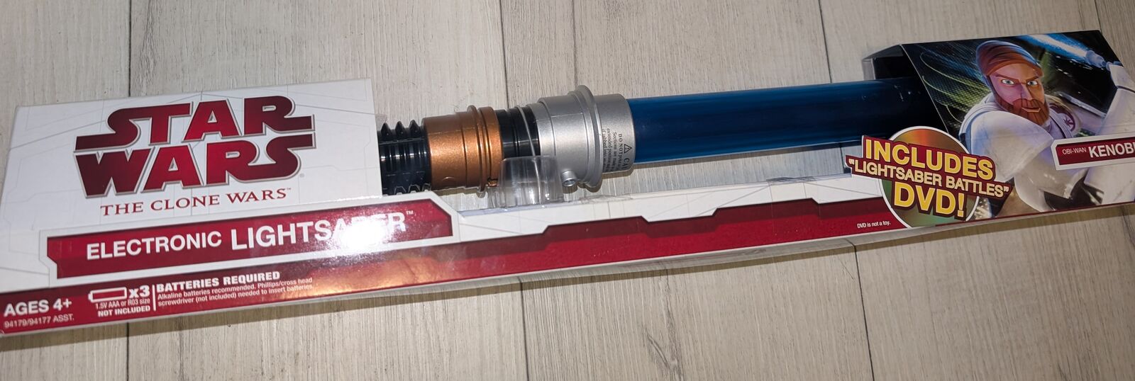 New in Box Star Wars Electronic Lightsaber Light Saber - Kenobi - Blue 20"