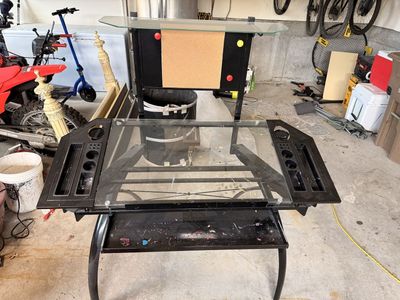 Desk- great for gaming or other arts and crafts
