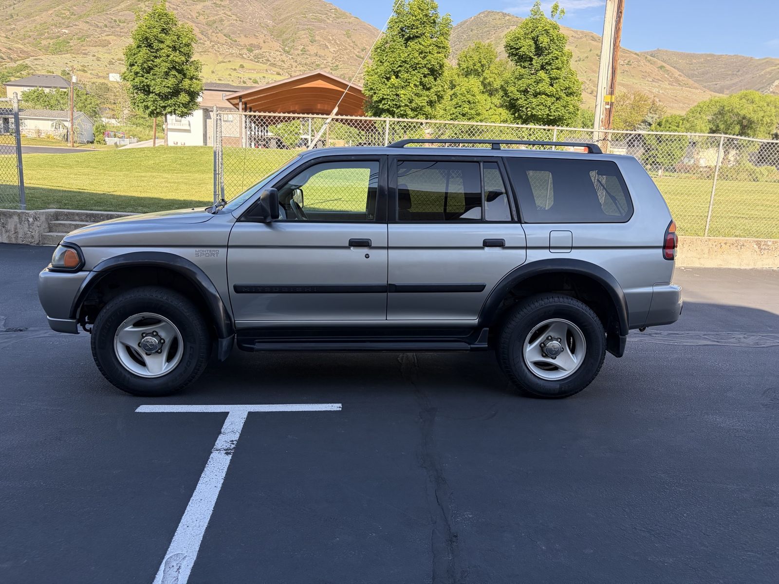 2001 Mitsubishi Montero 