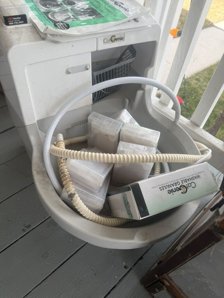 Cat Genie, Self Cleaning Litter Box With Extra