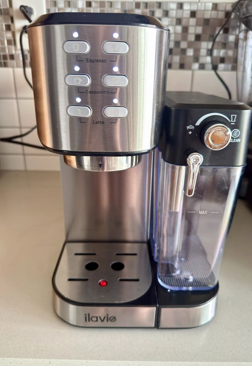ILAVIE 6-in-1 Espresso Machine with Auto Milk Frother (Excellent Condition)