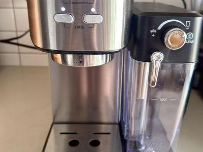 ILAVIE 6-in-1 Espresso Machine with Auto Milk Frother (Excellent Condition)