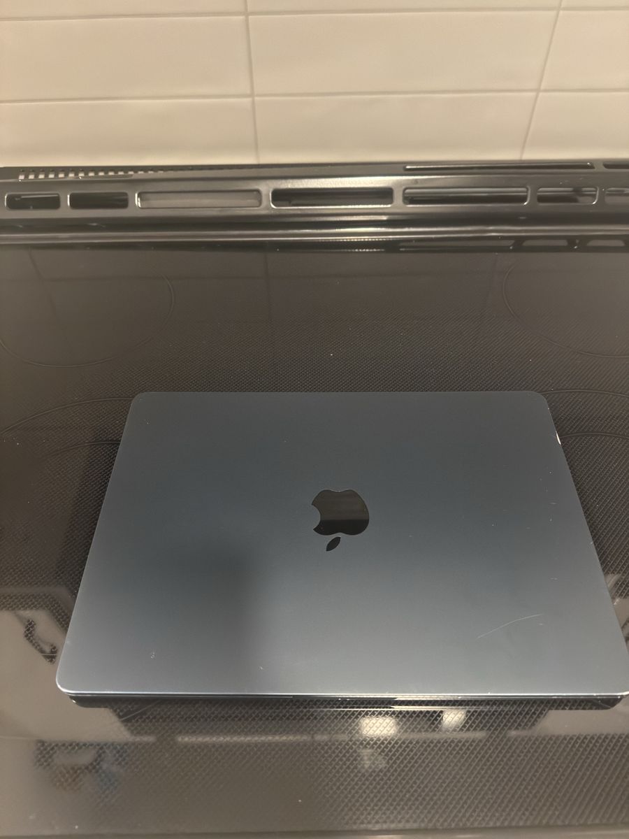 2024 Macbook Air M3 13in 256gb