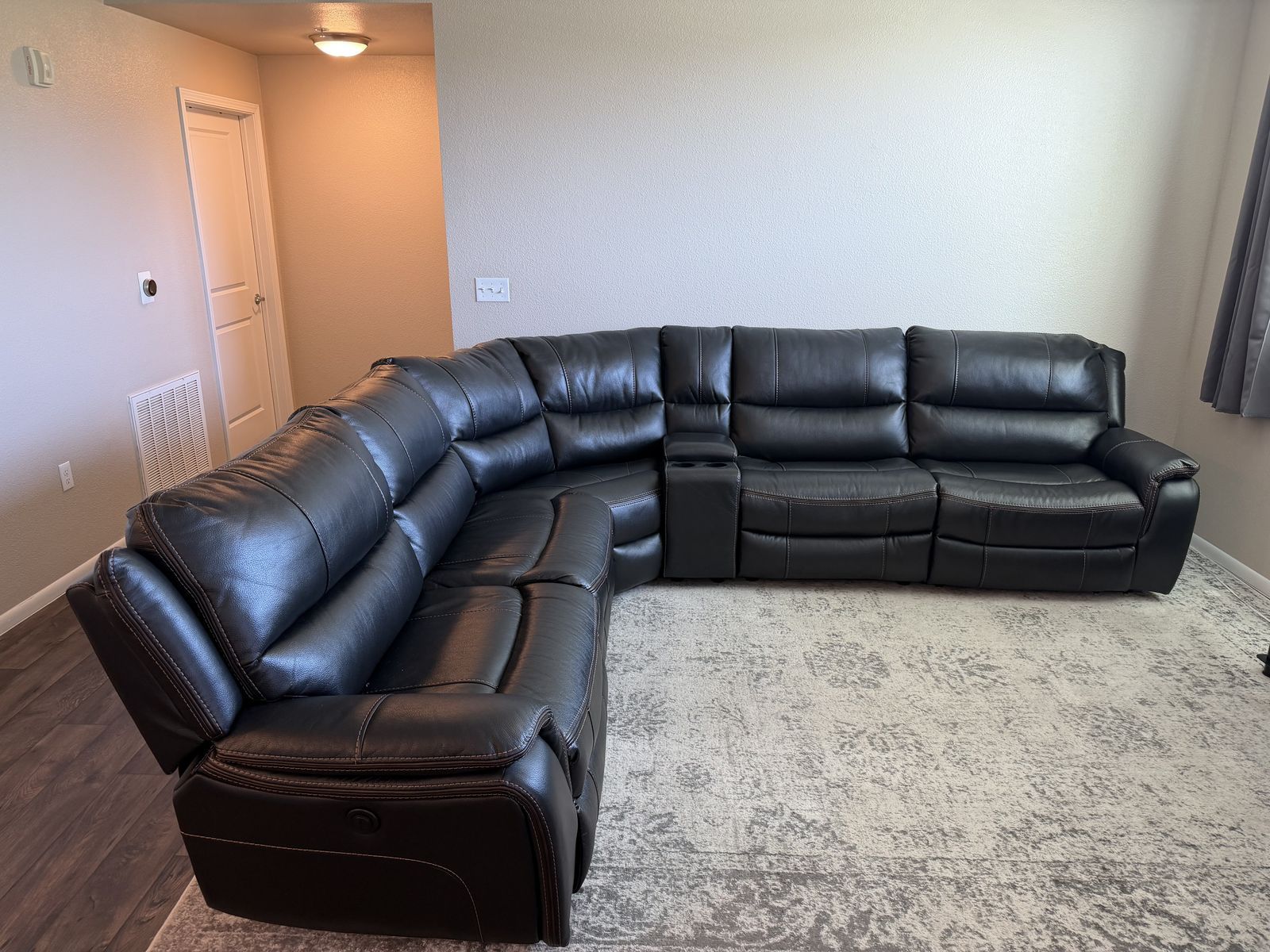 Power Reclining Sectional w/ USB Charging, Console & Cup Holders – Needs Minor Recliner Repair