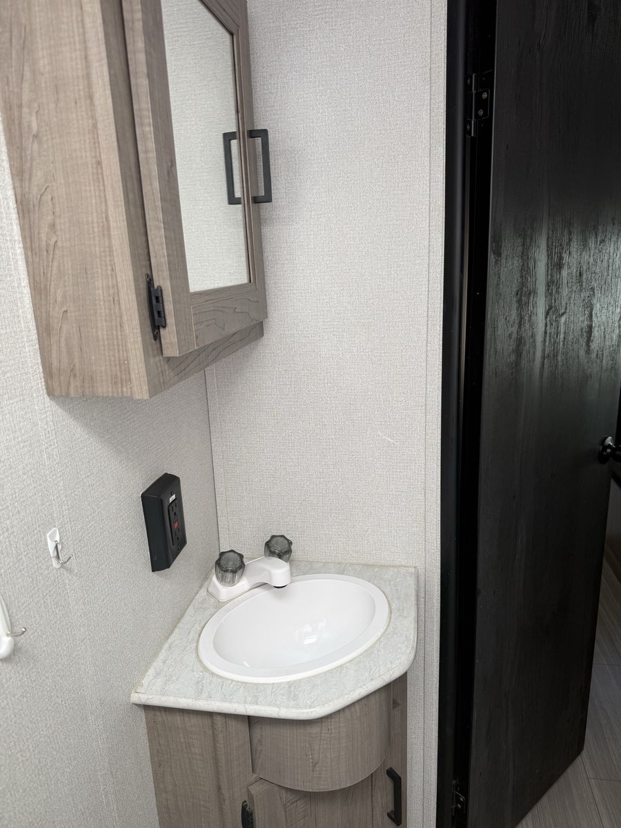 Main image 8