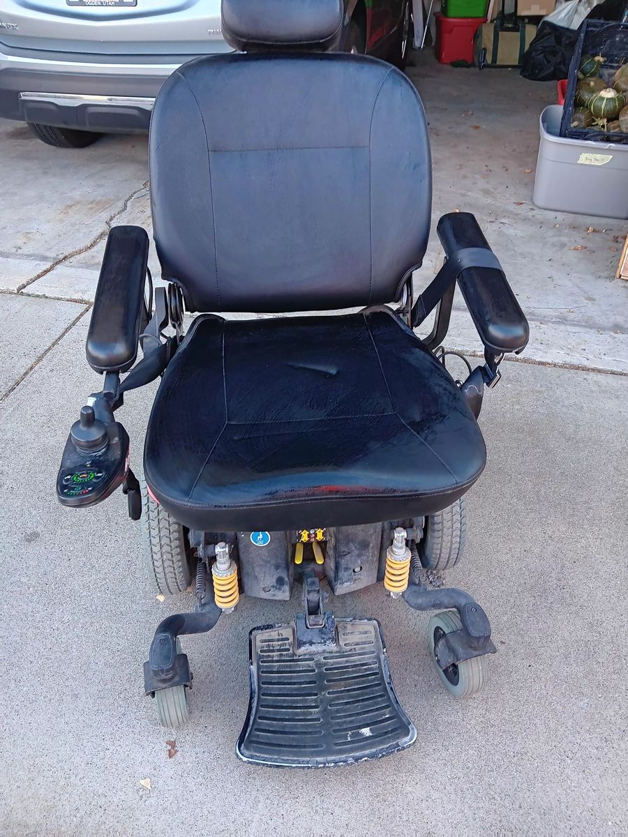 Jazzy 614 HD Electric wheelchair