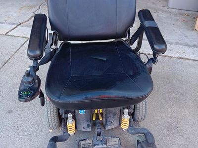 Jazzy 614 HD Electric wheelchair