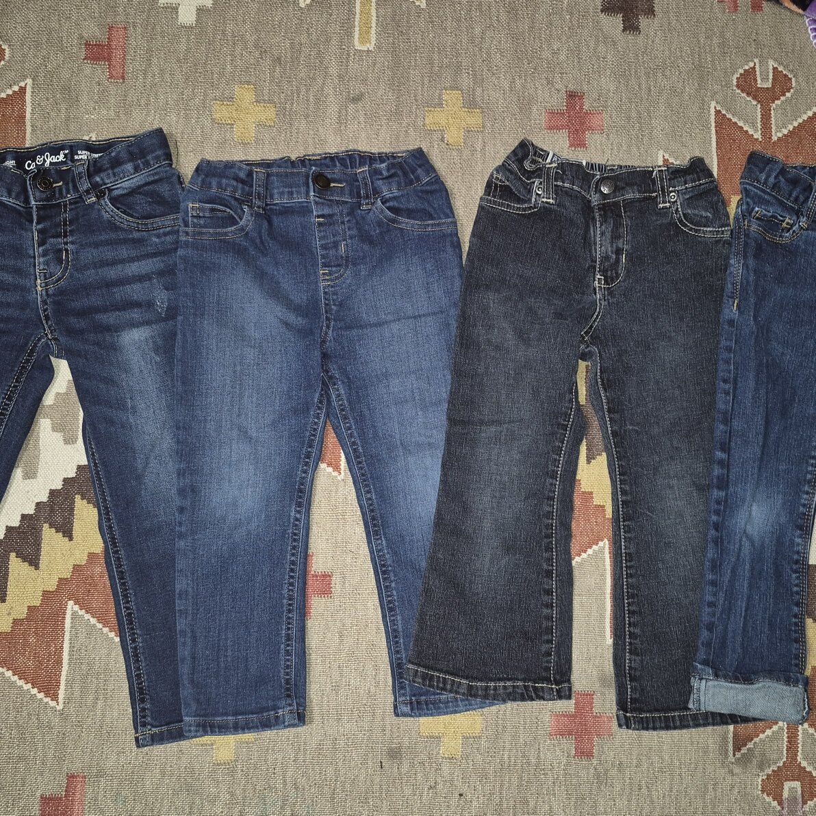 4 pairs of girls jeans 4 toddler Mint Condition