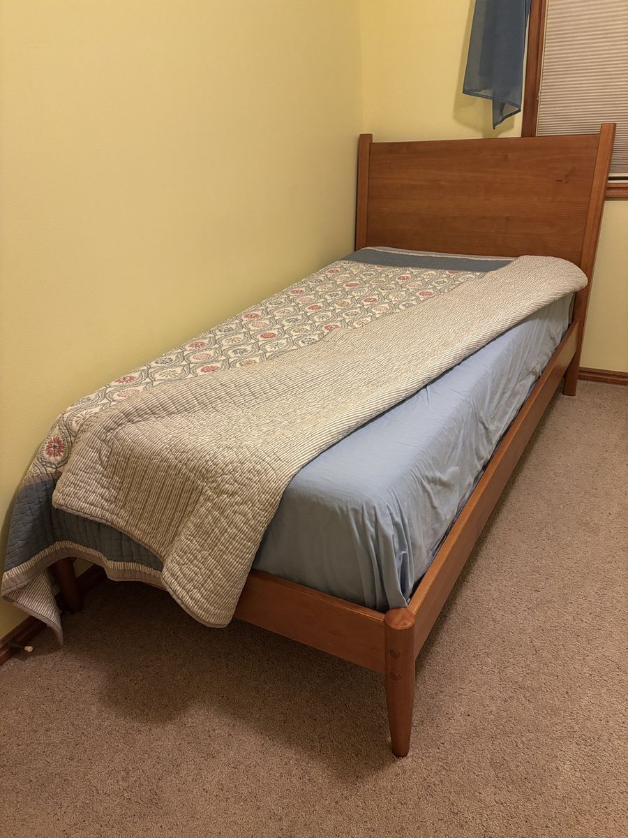 Solid Wood Twin Platform Bed, Frame with Headboard - Excellent Condition
