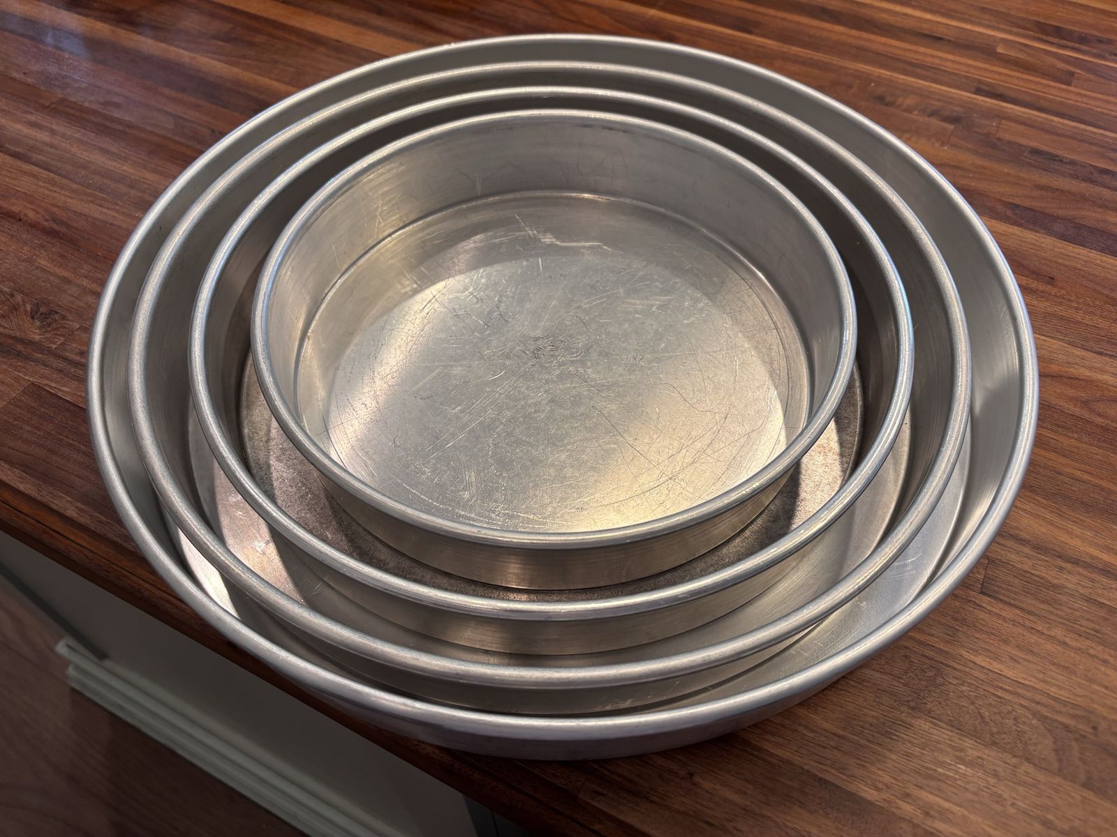 Set of 4 Round 2” cake pans 