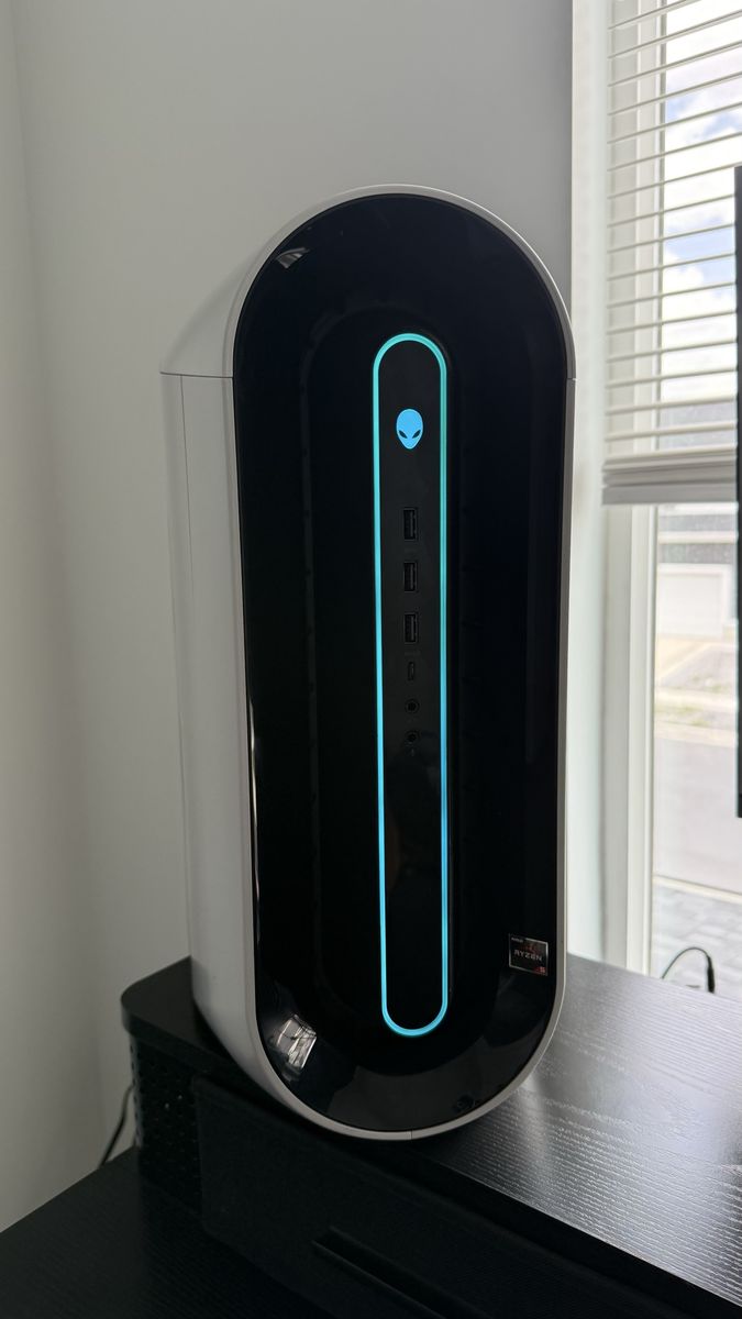 Alienware Aurora Ryzen Edition R10 Gaming PC – RTX 2060 – 16GB RAM – 2TB Storage – $650 OBO
