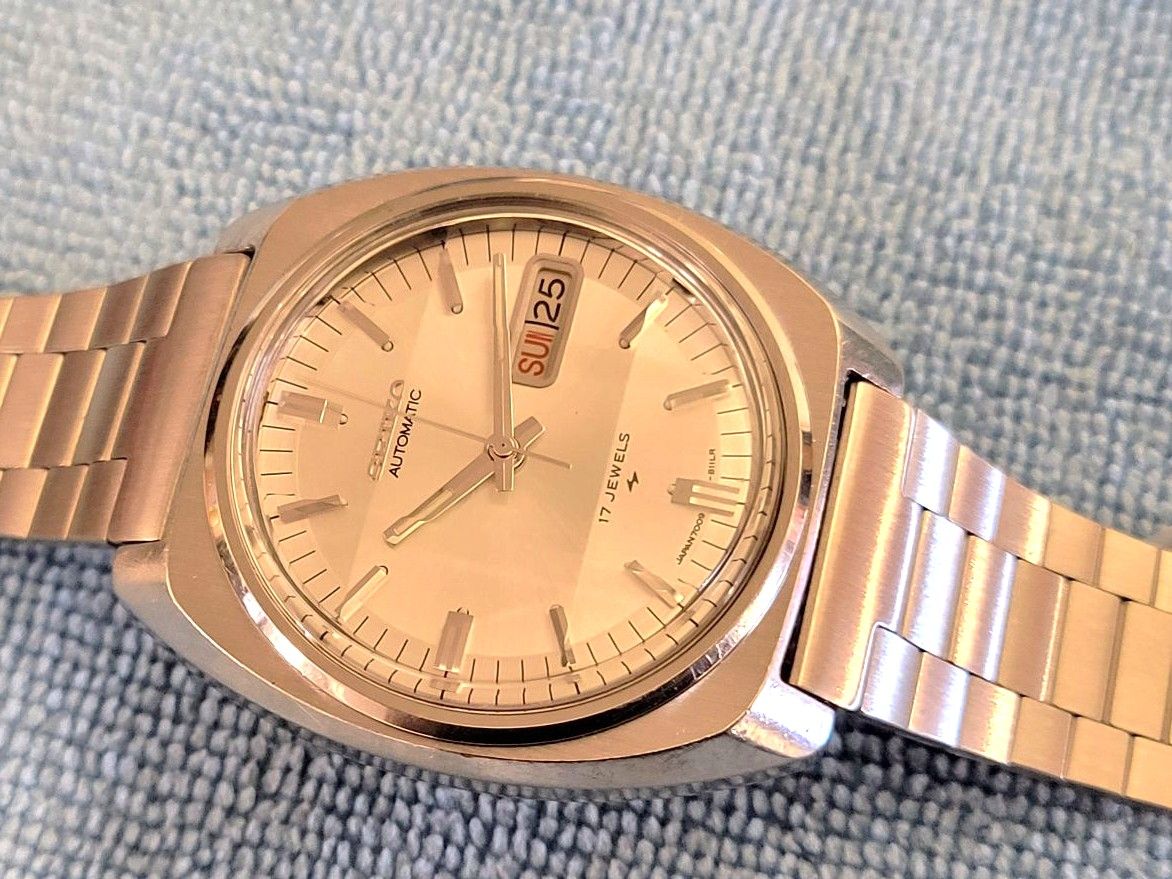 I’m selling a used Seiko Automatic, Day Date with a faceted crystal.