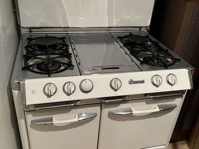 O’Keefe & Merritt Gas Stove