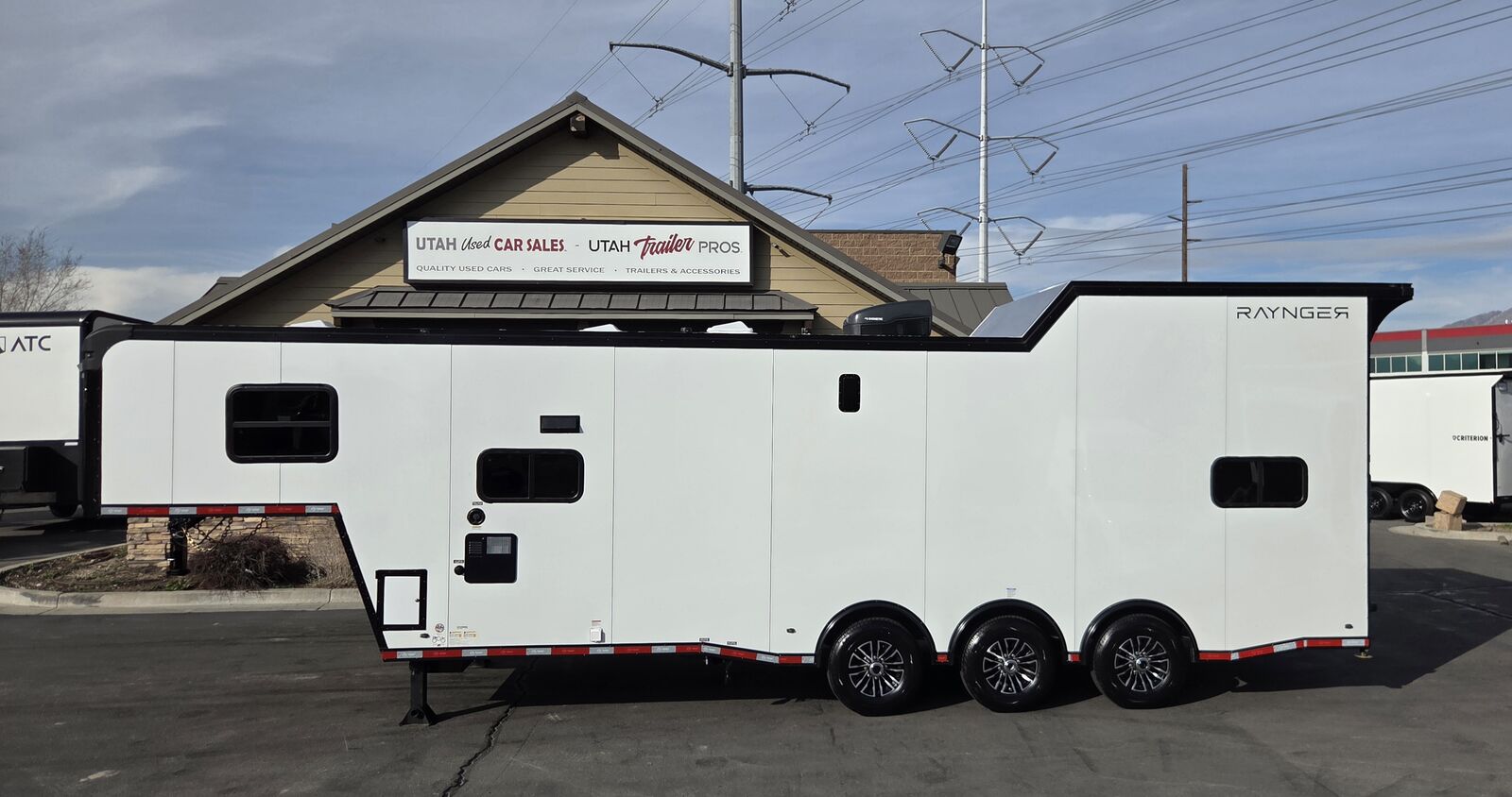 8.5x32 Raynger Torrent Gooseneck Toy Hauler Trails West RPM Freeride Killer!