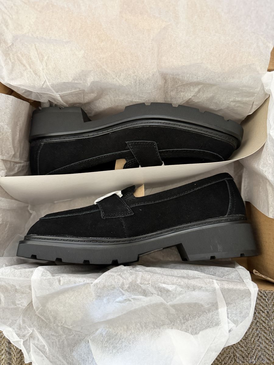 BNIB Clarks Lauryl Step Black Suede women Loafers, Size 5.5M, 84348