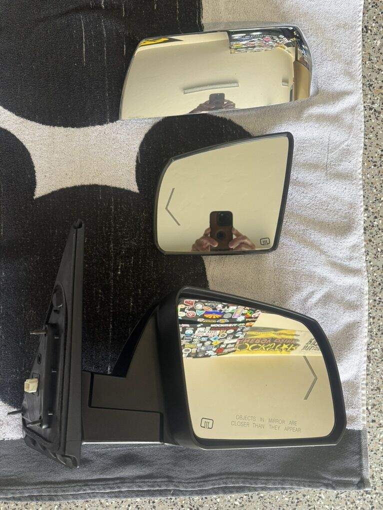 Toyota Tundra Side Mirror (Passenger)