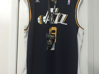 Utah jazz Deron Williams autographed jersey and lanyard