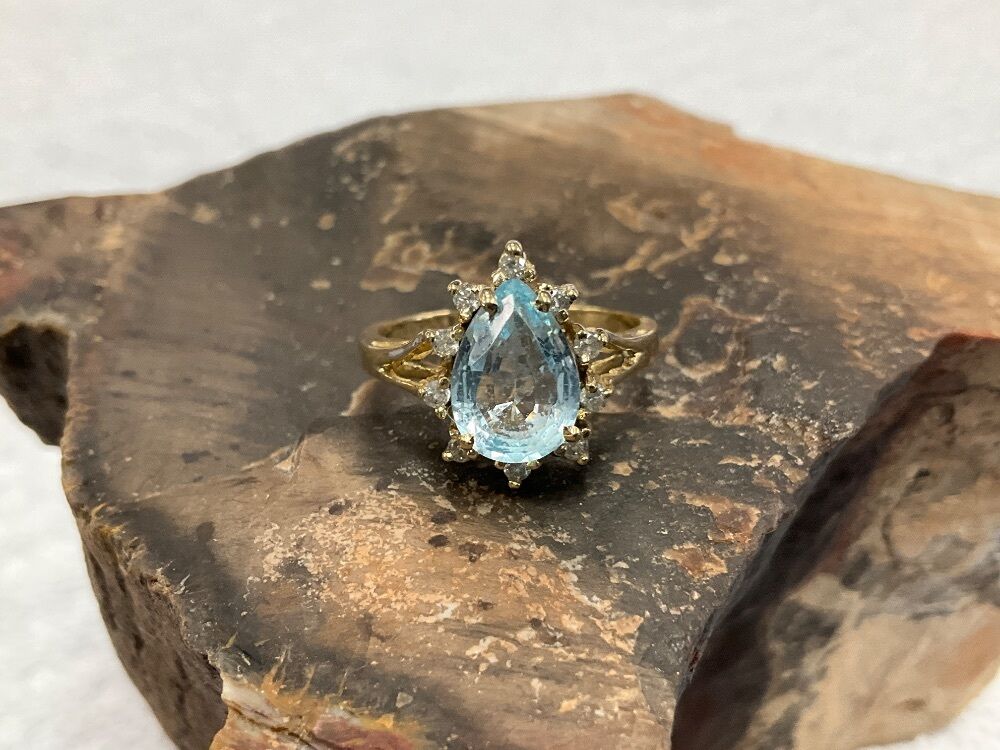 3.7gr Size 7 14K Yellow Gold Pear Cut Blue Stone Ring