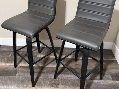 Bar stools (Gray) in Excellent Condition