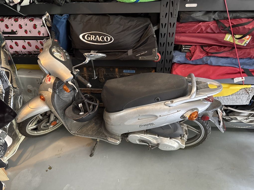 Kymco People 150 Scooter