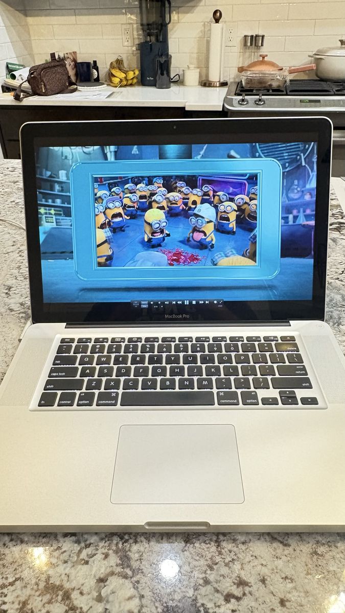 2010 MacBook Pro 15” i7 | 240GB SSD | Only 70 Battery Cycles | DVD Drive | Charger Included