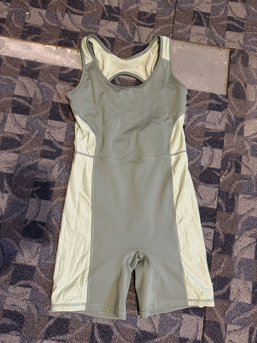 Fabletics Motion365 Open Back Onesie 7" in Palm Leaf/Thyme - New with Tags, Women's Activewear