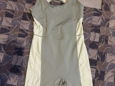 Fabletics Motion365 Open Back Onesie 7" in Palm Leaf/Thyme - New with Tags, Women's Activewear