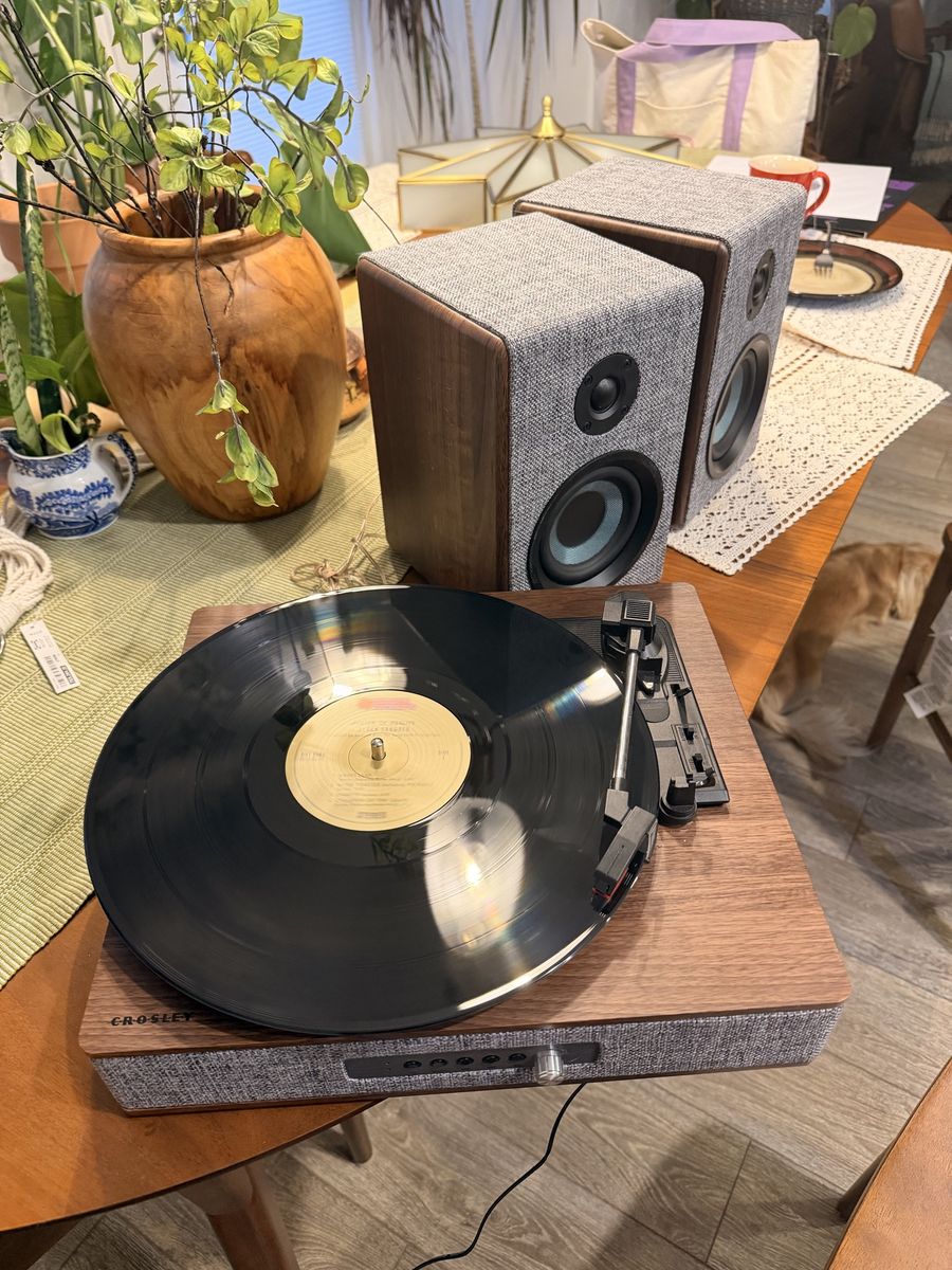 Crosley turntable with speakers