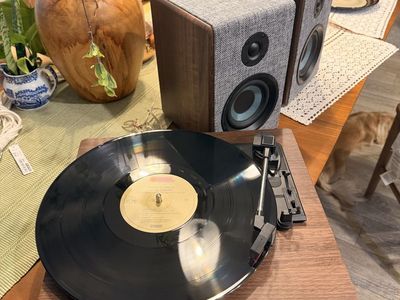 Crosley turntable with speakers