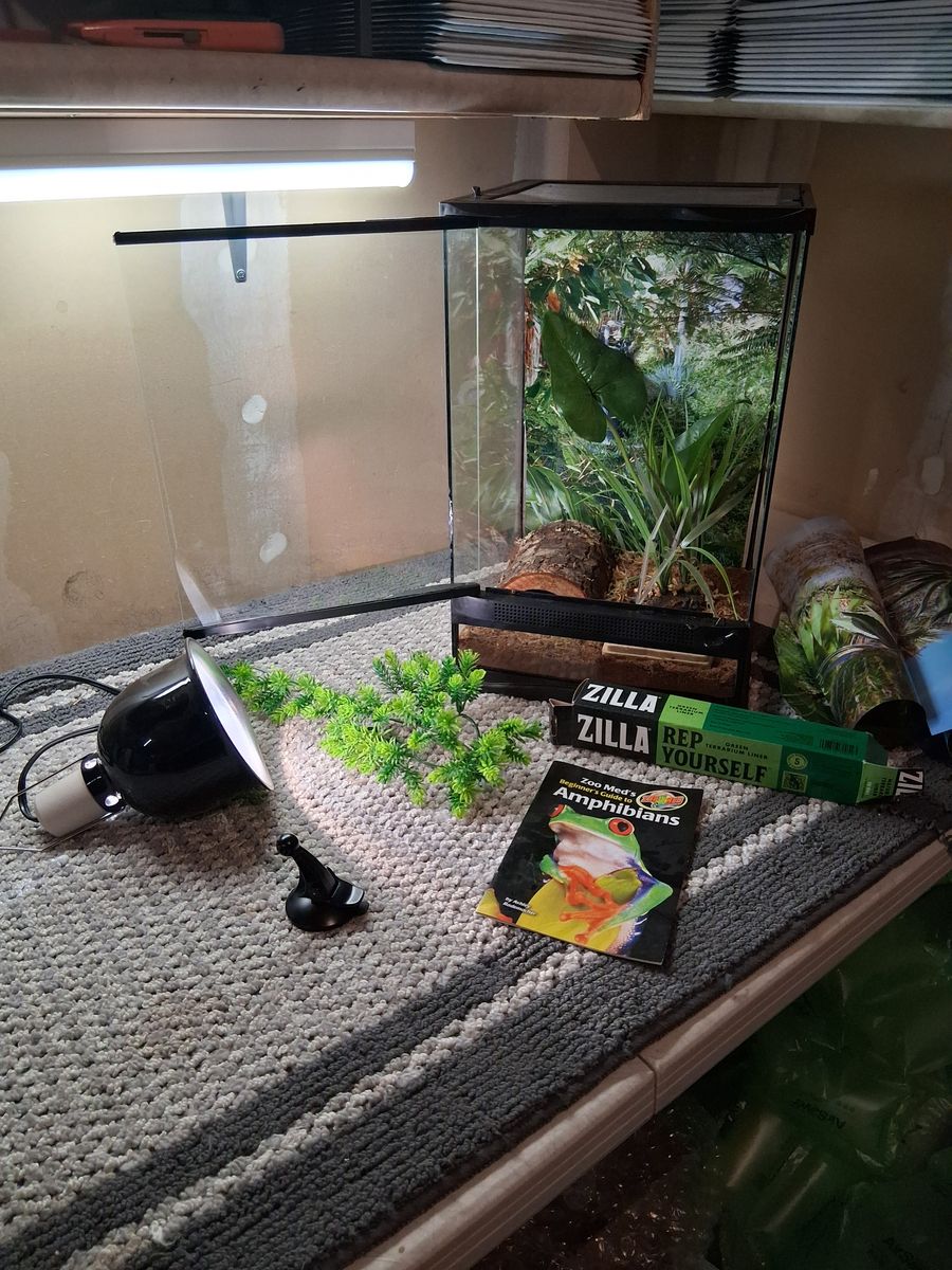 Zoo med 12X12X18  Naturalistic Terrarium Tropical Kit